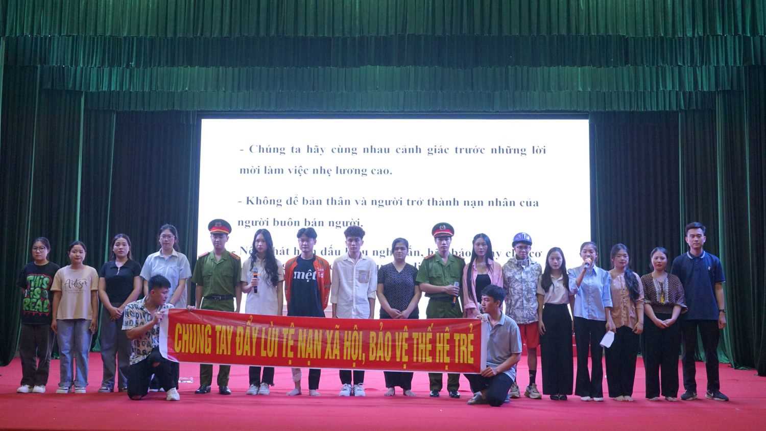 6 đội thi sôi nổi tranh tài tại Chung kết Hội thi “Tiểu phẩm phòng chống tệ nạn xã hội và tuyên truyền viên giỏi” năm học 2024 – 2025
